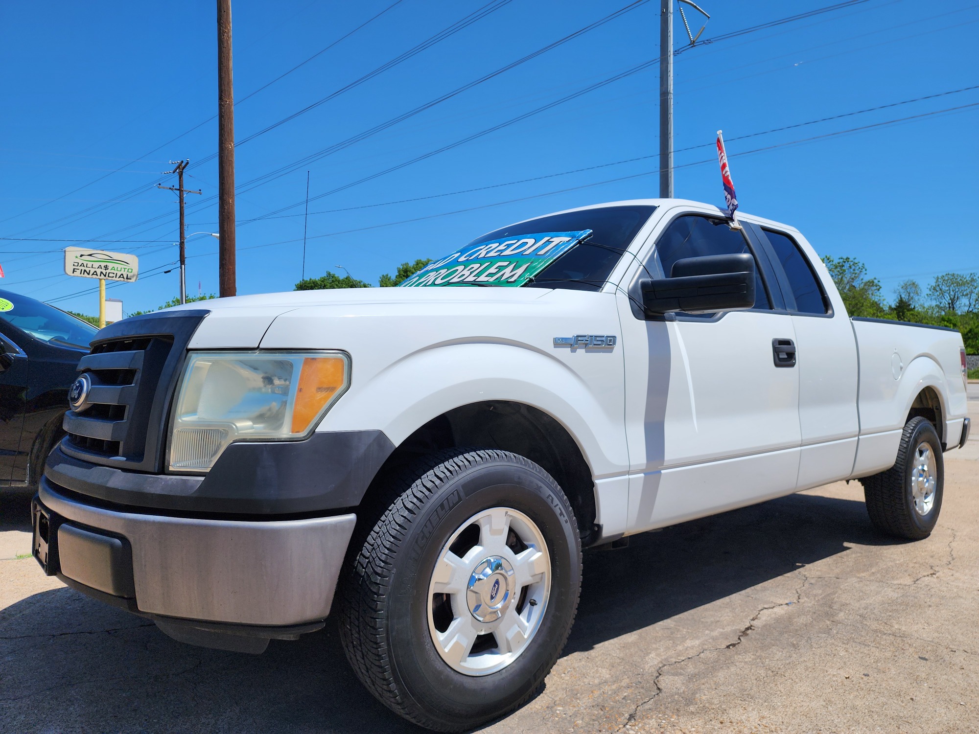 2011 WHITE Ford F-150 XLT SuperCab (1FTFX1CF4BF) with an 5.0L V8 engine, 4-Speed Automatic transmission, located at 2660 S.Garland Avenue, Garland, TX, 75041, (469) 298-3118, 32.885551, -96.655602 - Welcome to DallasAutos4Less, one of the Premier BUY HERE PAY HERE Dealers in the North Dallas Area. We specialize in financing to people with NO CREDIT or BAD CREDIT. We need proof of income, proof of residence, and a ID. Come buy your new car from us today!! This is a very well cared for 2011 FO - Photo #8